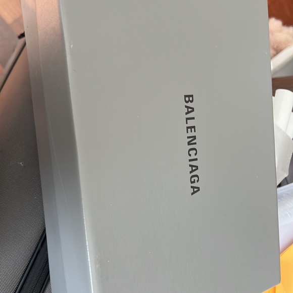 💯 AUTHENTIC Balenciaga Speed LT Graffiti Sneaker in BEIGE/BLACK !!! NWT - Picture 4 of 6